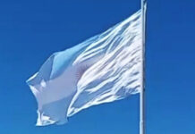 Mar del Plata izó una bandera argentina “simple faz” y estalló la polémica