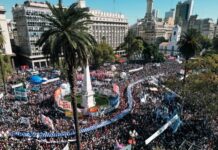 24 de marzo: Plaza de Mayo se llenó de gente en una jornada histórica