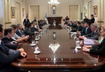 Ajuste en ministerios