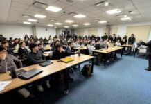 Docentes de San Andrés cuestionaron a Milei y reclamaron financiamiento universitario
