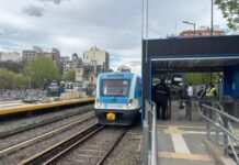 El Tren Sarmiento funciona limitado entre Castelar y Once por una falla eléctrica